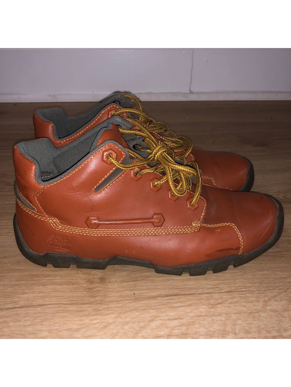 TIMBERLAND SAMPLE BROWN MID BOAT CHUUKA HIKING BOOTS MENS SIZE 9 RARE